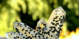 Quartz covered in chlorite balls