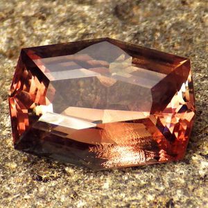 Faceted sunstones 