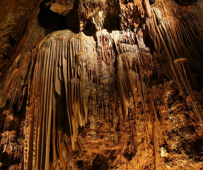 how-stalactites-and-stalagmites-form